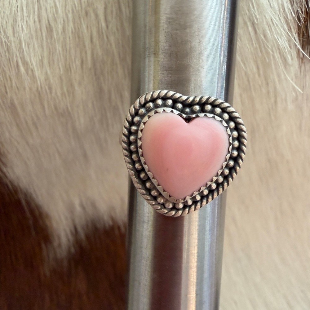 ❤️ Queen Pink Conch Heart Ring Sterling Silver Navajo Style ADJ Size 5 to 8.5 - Picture 9 of 15